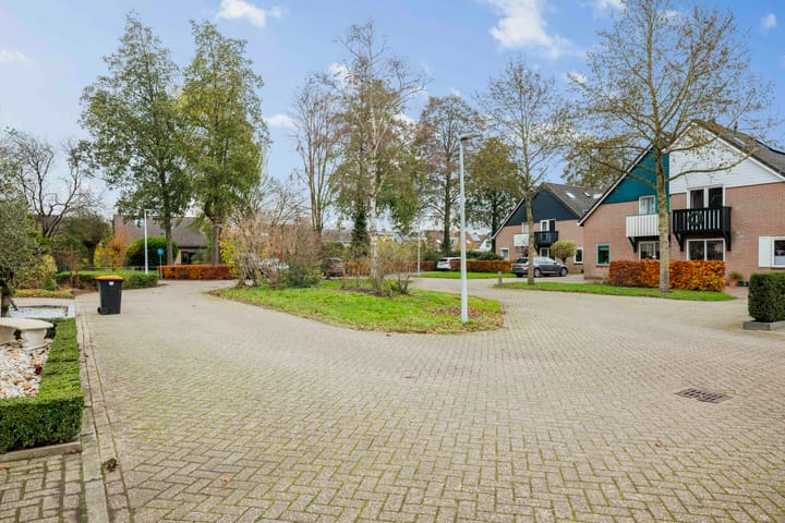 Photo 30 of Strausserf 5