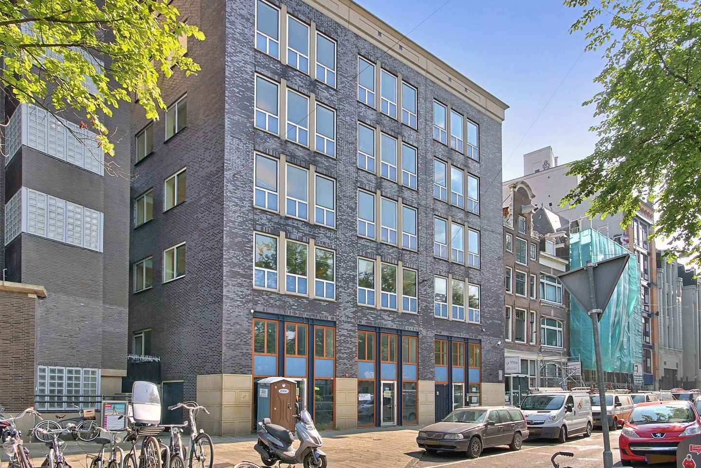 View photo 1 of Nieuwezijds Voorburgwal 271