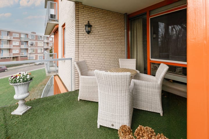 Foto 15 van Lessestraat 276