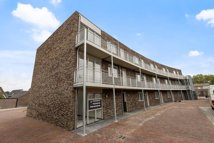 Foto 10 van Oorlogsheldenplein 26