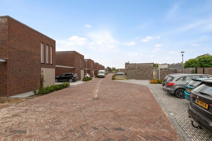 Foto 16 van Oorlogsheldenplein 26