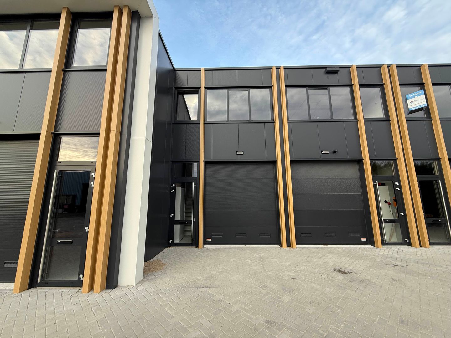 View photo 2 of Tolweg 21