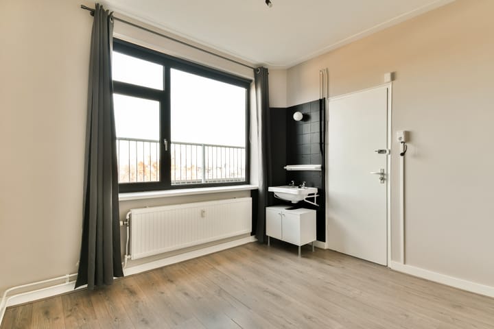 Photo 15 of Korte Geuzenstraat 700-713