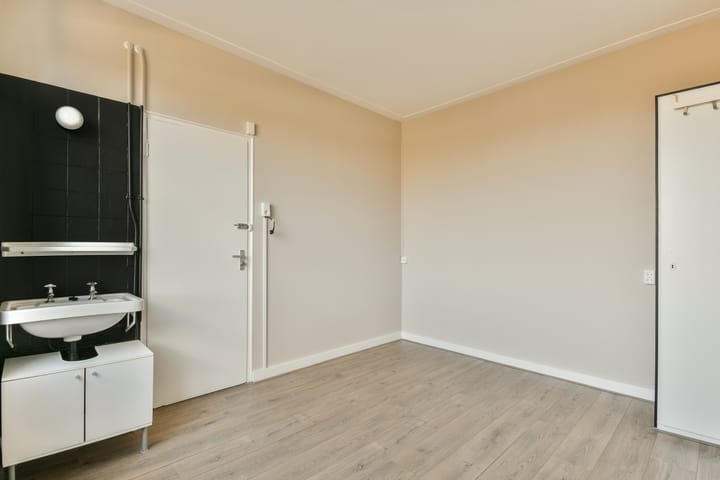 Photo 16 of Korte Geuzenstraat 700-713