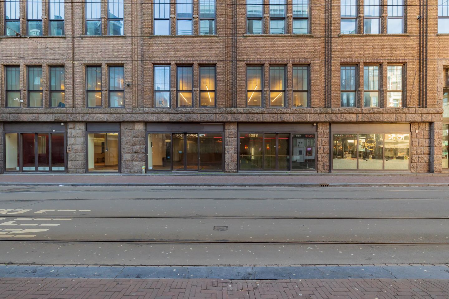 Bekijk foto 3 van Amstelstraat 2