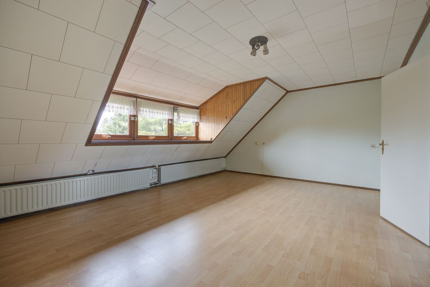 Photo 35 of Laagakker 62