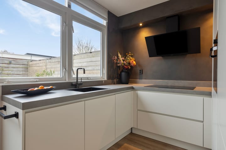 Foto 12 van Florastraat 4