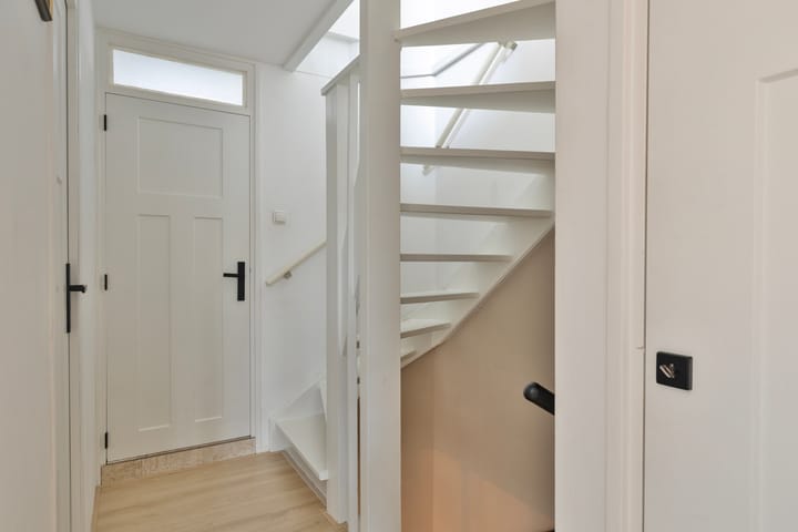 Foto 16 van Florastraat 4