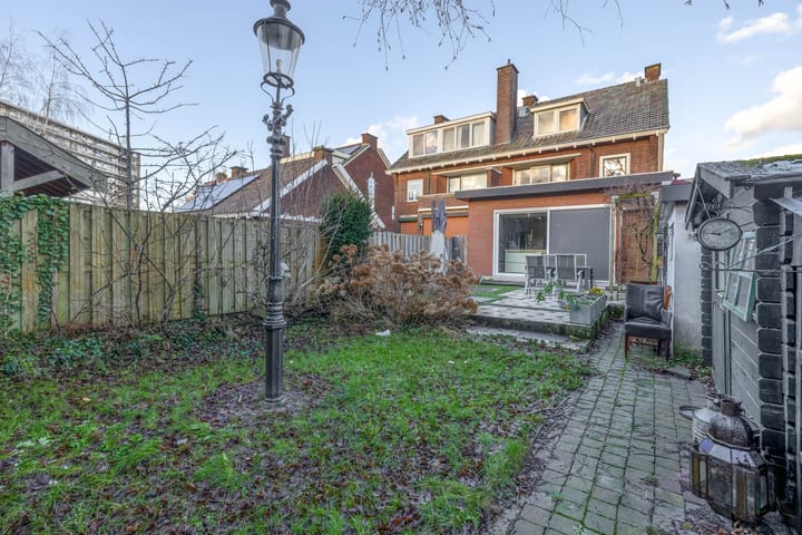 Foto 34 van De Mussetstraat 11