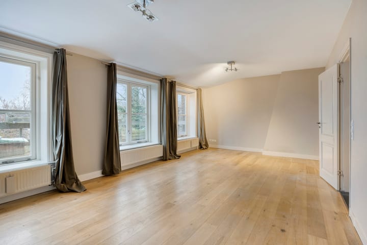 Photo 1 of Javastraat 142-B