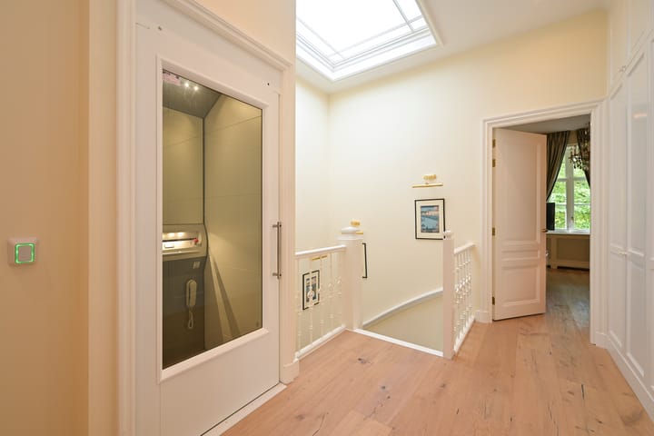 Photo 14 of Lange Voorhout 100