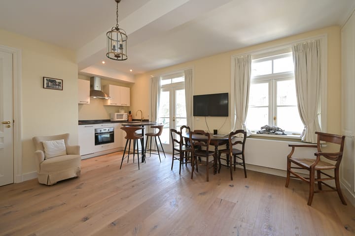 Photo 24 of Lange Voorhout 100