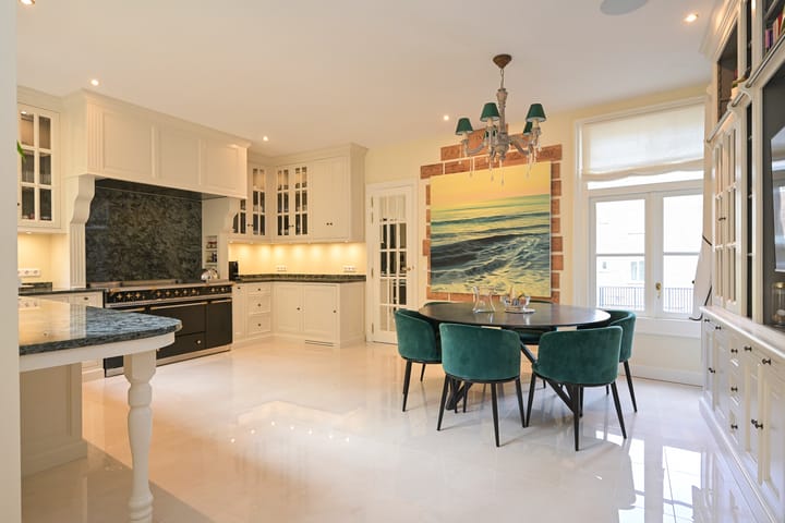 Photo 10 of Lange Voorhout 100