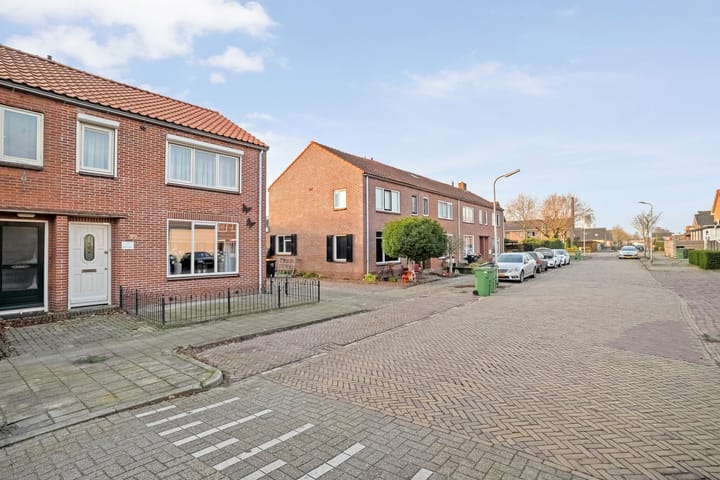 Photo 3 of Wethouder Robaardstraat 22