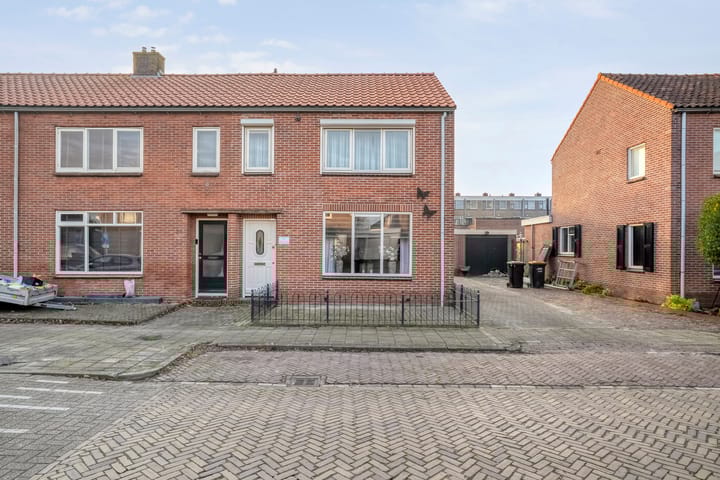 Photo 4 of Wethouder Robaardstraat 22