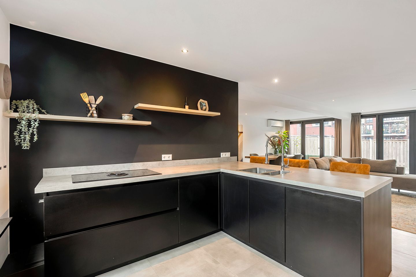 Photo 10 of Bredestraat 33