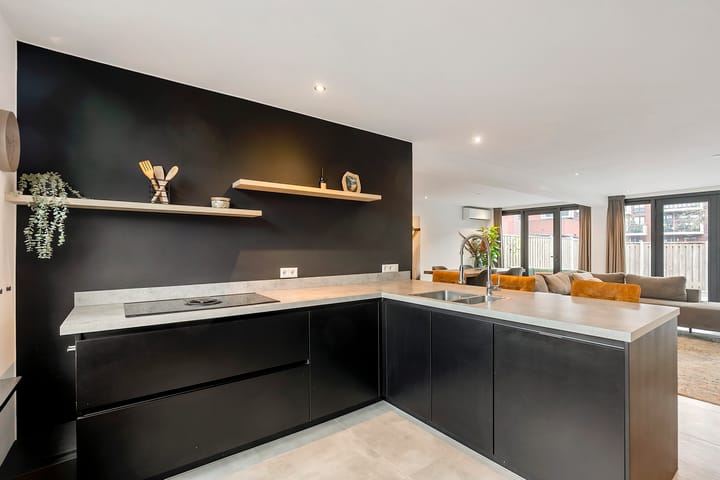 Photo 10 of Bredestraat 33