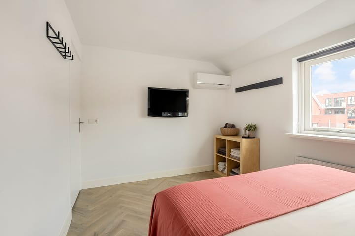 Photo 22 of Bredestraat 33