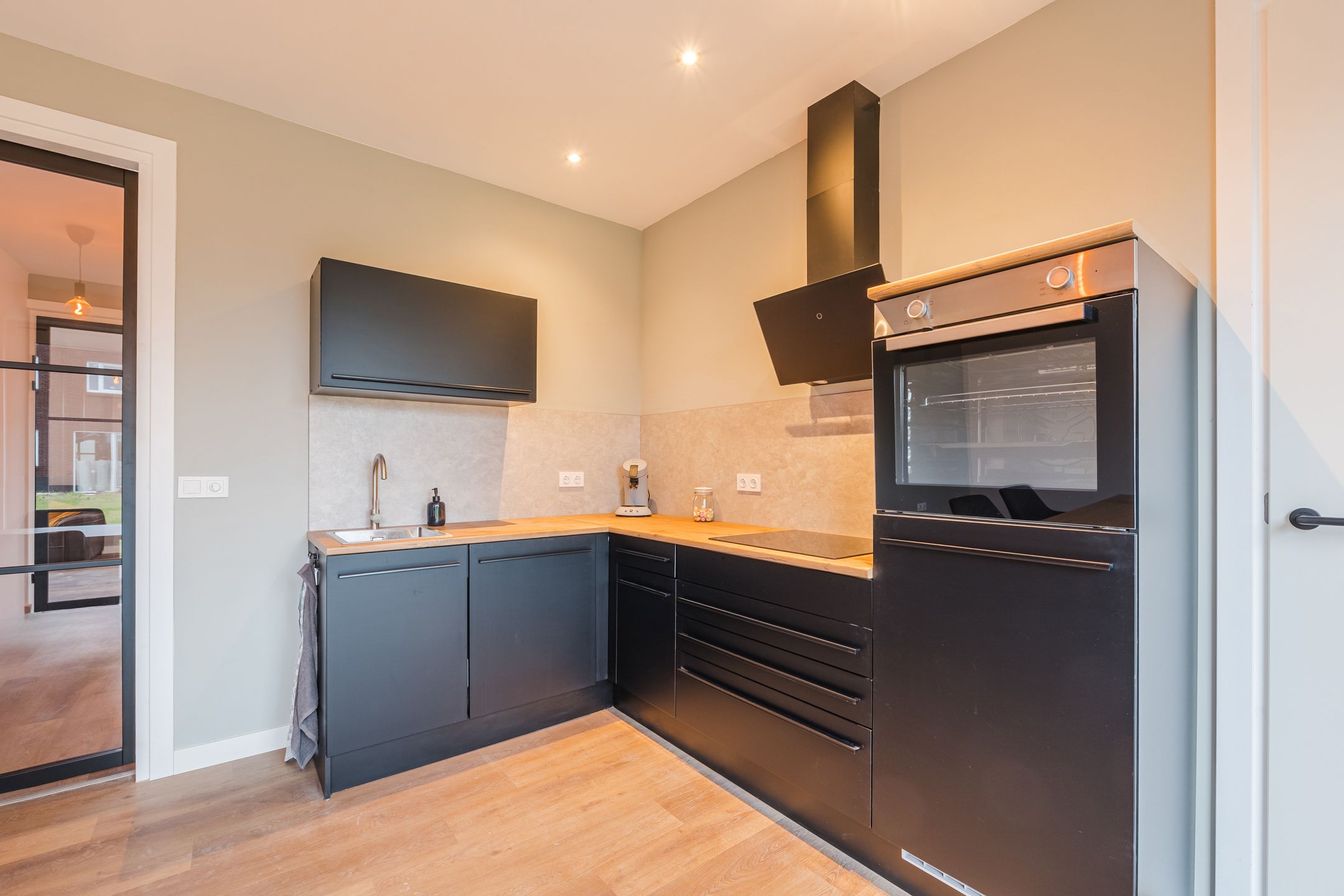 Photo 21 of Van Ruysdaelplantsoen 2