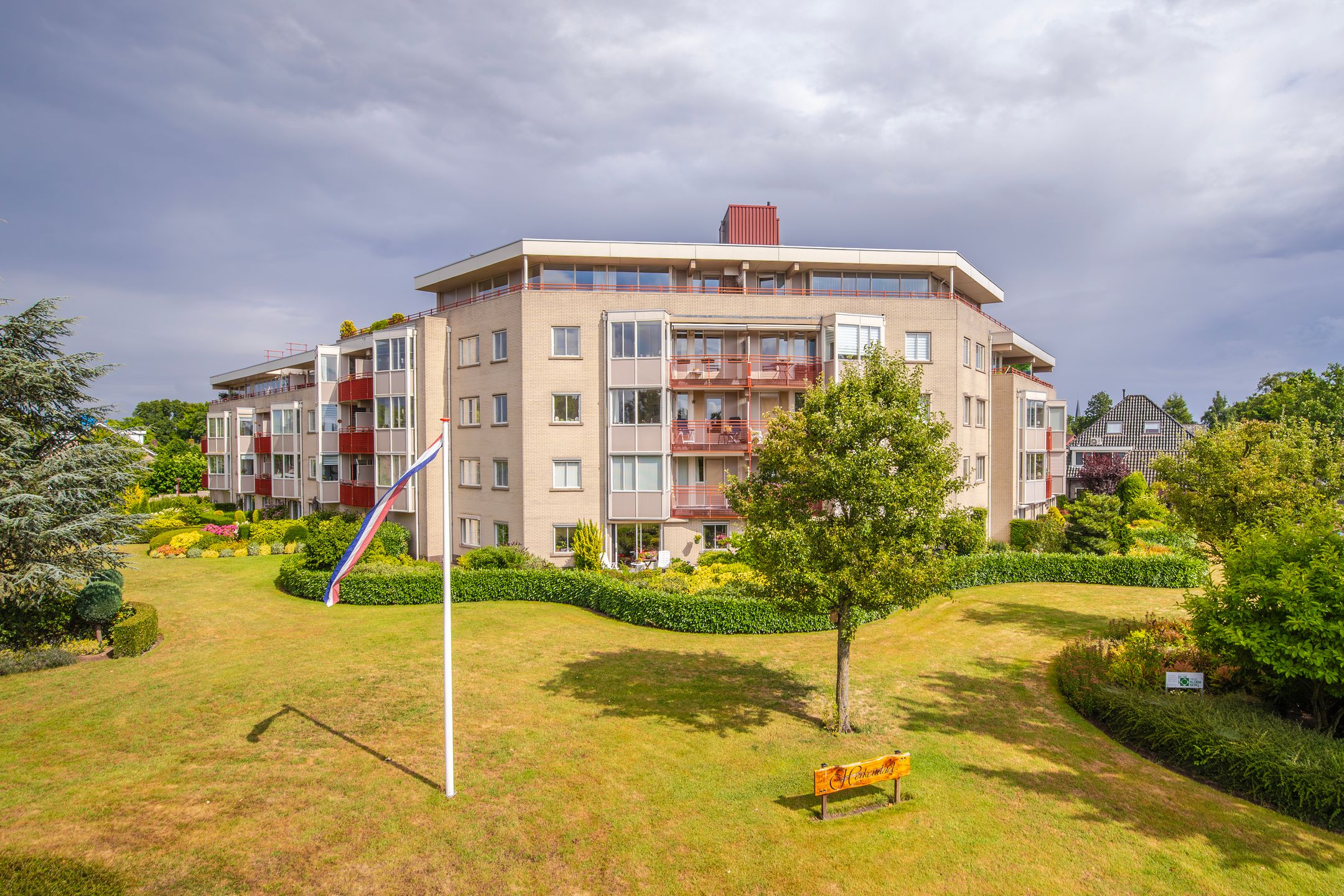 Buying a house in The Netherlands., Noordeinde 18-43