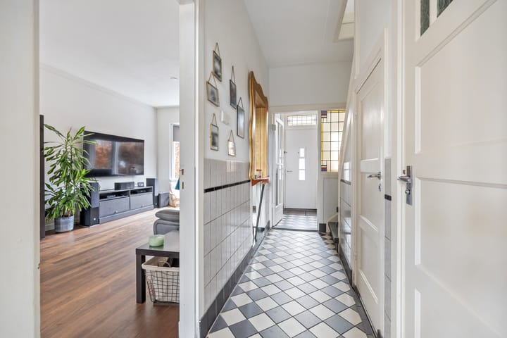 Photo 16 of Irenestraat 26