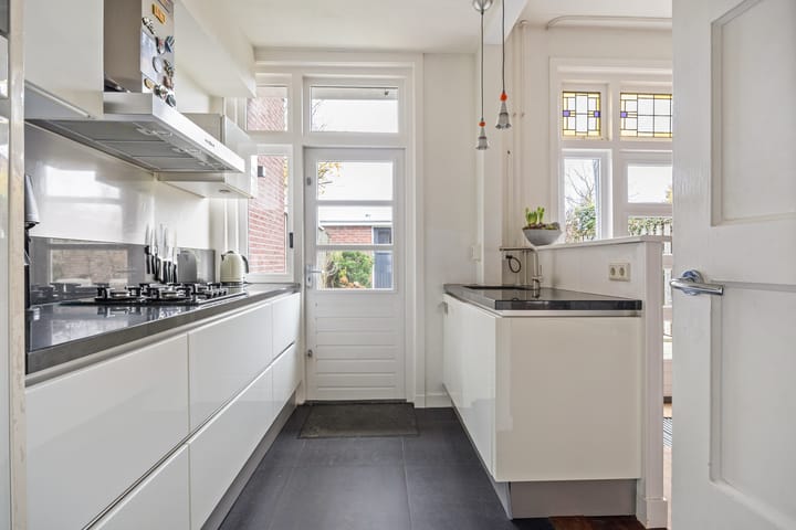 Photo 30 of Irenestraat 26