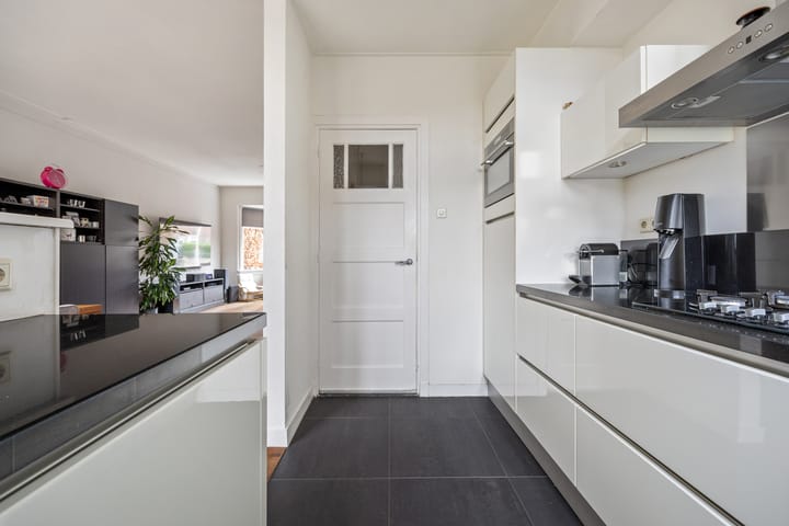 Photo 32 of Irenestraat 26