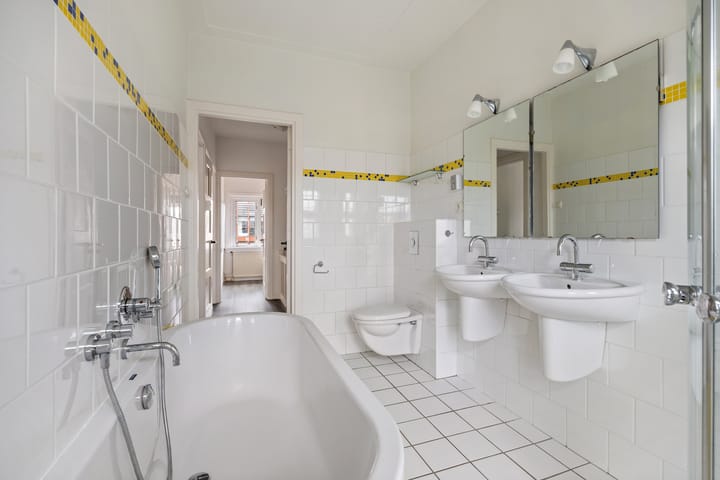 Photo 49 of Irenestraat 26