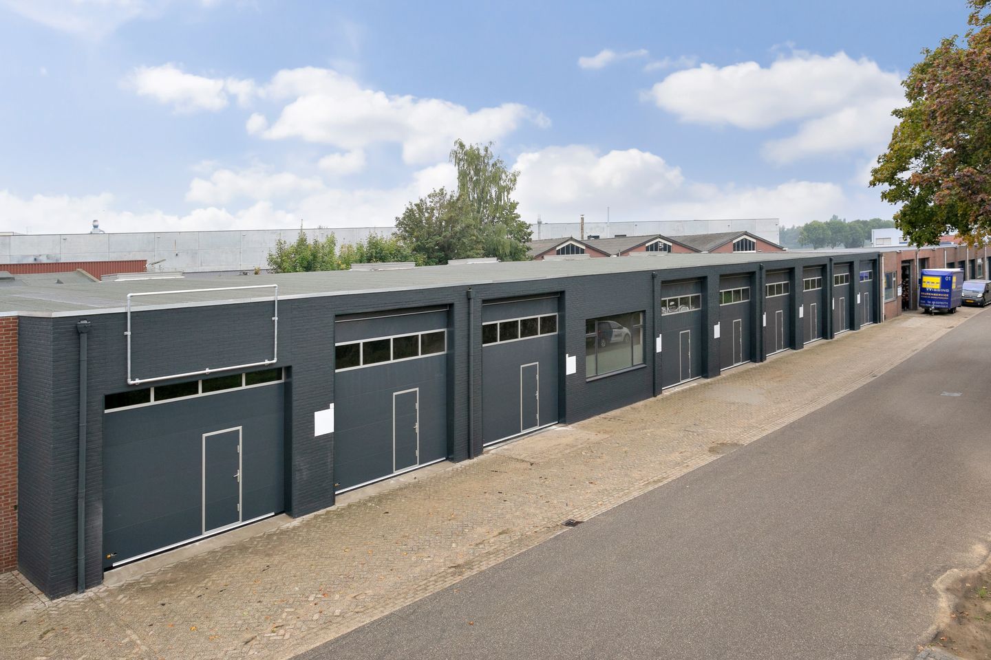 View photo 1 of Meniststraat 1