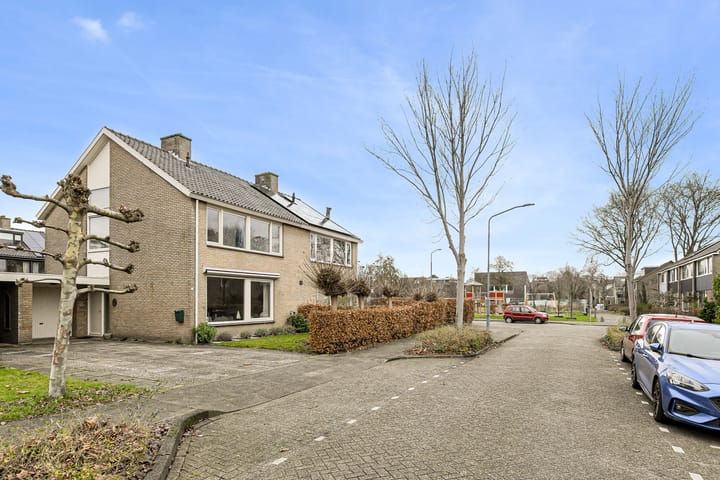 Photo 39 of Bachstraat 4