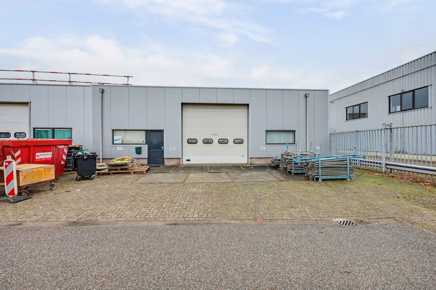 View photo 2 of Nijverheidsstraat 5