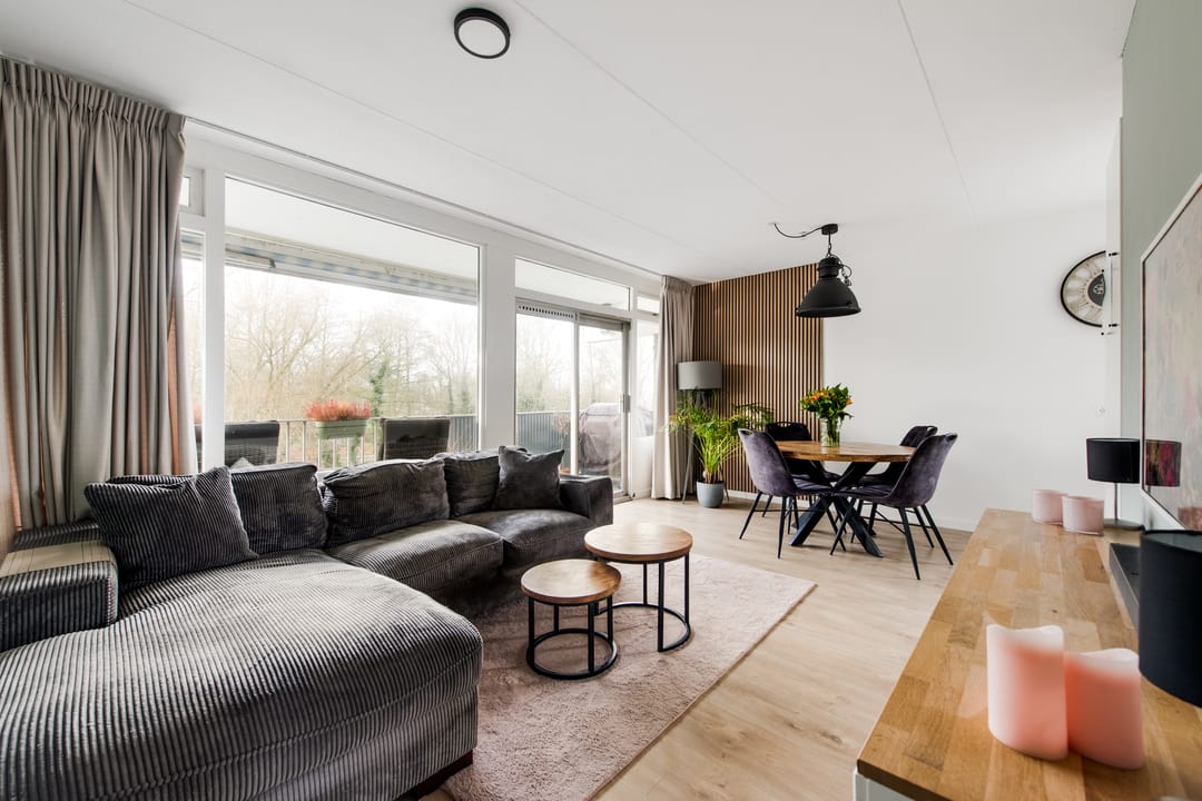 Photo 2 of Weegbreestraat 120