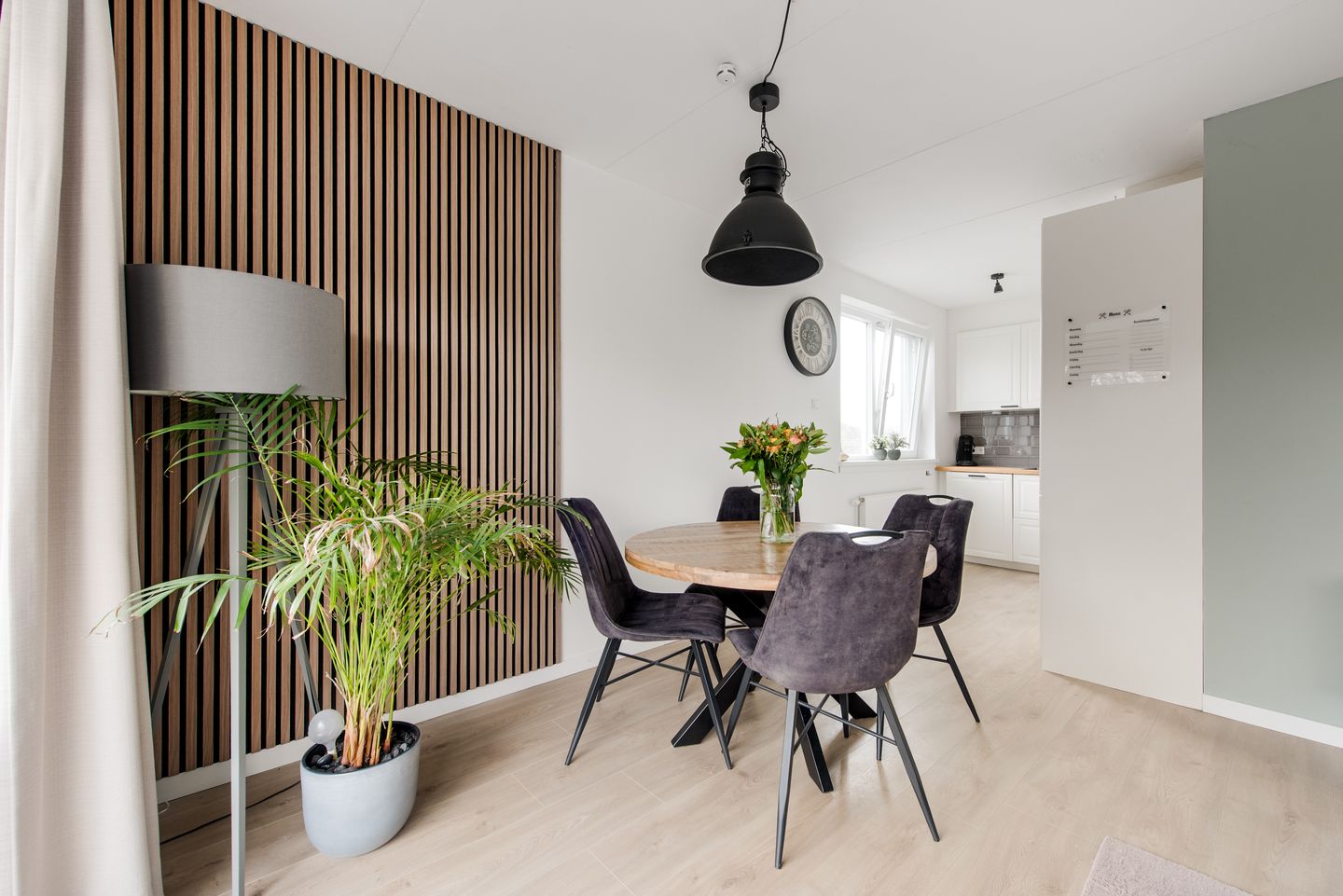 Photo 10 of Weegbreestraat 120