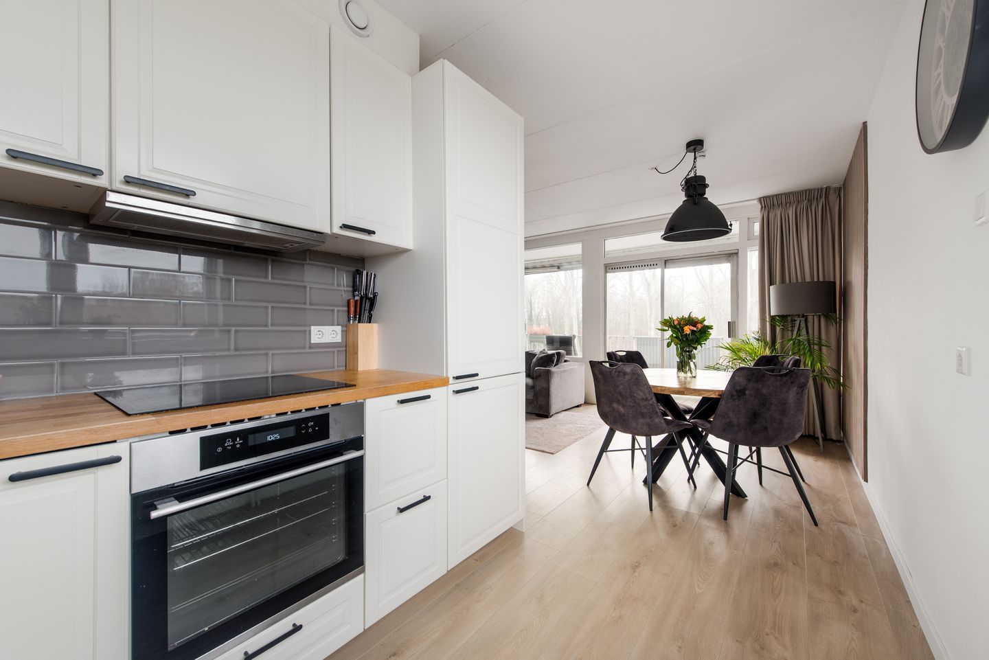 Photo 14 of Weegbreestraat 120