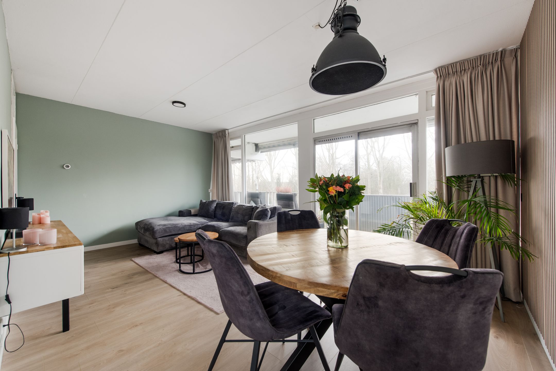 Photo 12 of Weegbreestraat 120