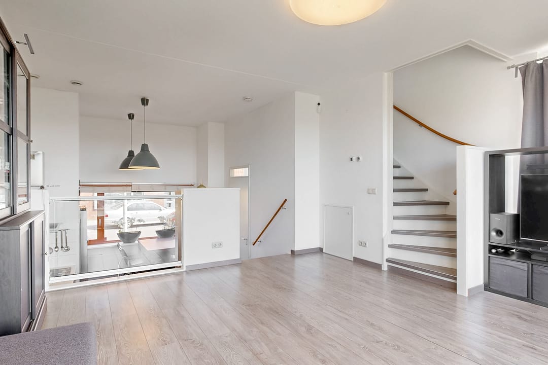 Photo 11 of Riouwstraat 54