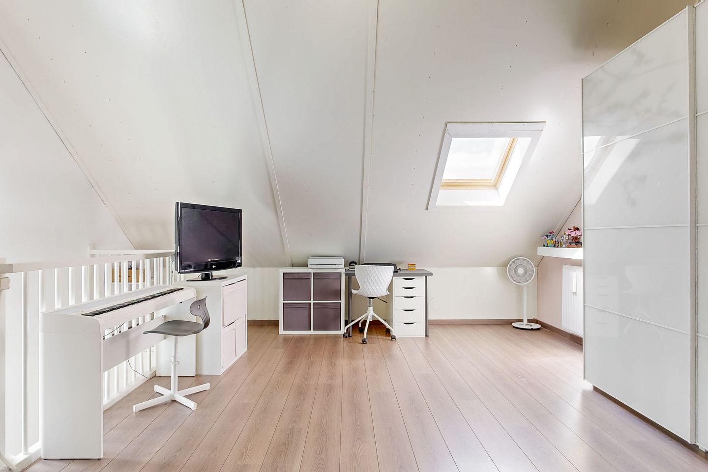 Photo 25 of Riouwstraat 54