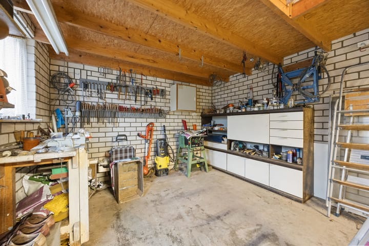 Photo 38 of Leutsestraat 2-A