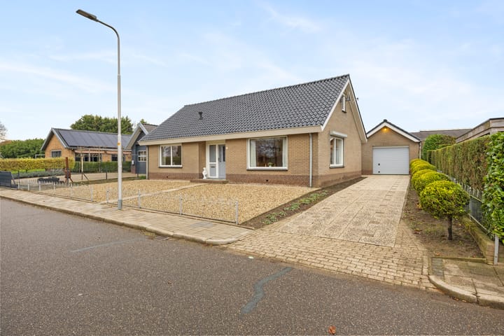 Photo 41 of Leutsestraat 2-A