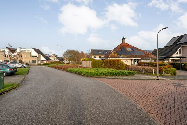 Photo 43 of Wicherserf 32