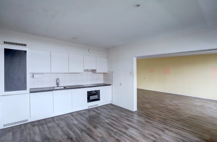 Photo 12 of Malvert 6973