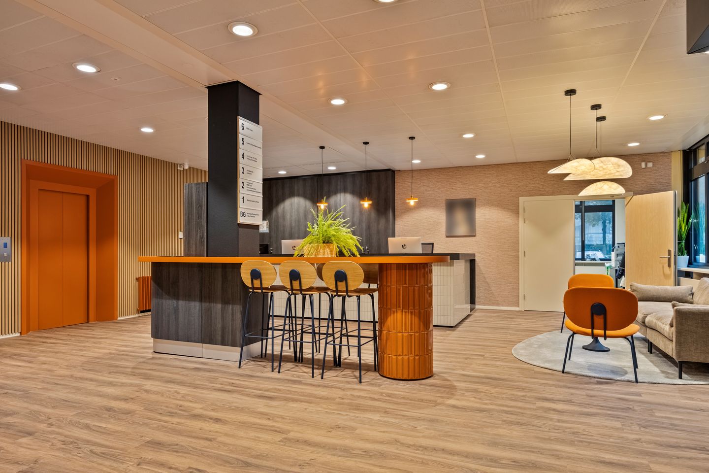 View photo 3 of Hogehilweg 17