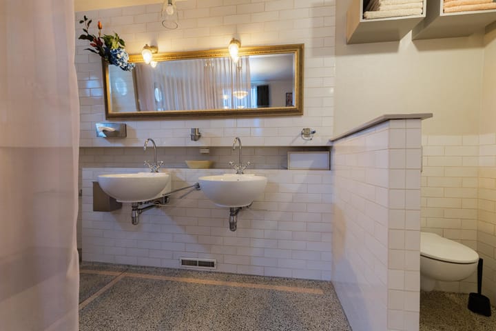 Photo 36 of Singel 44-G