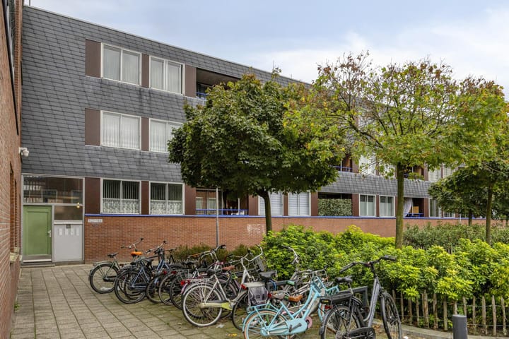 Photo 2 of Beverstraat 152