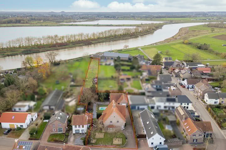 Photo 2 of Maasstraat 8