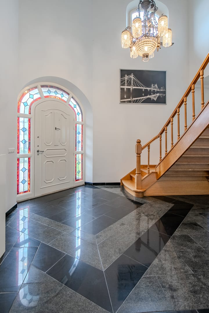 Photo 7 of Maasstraat 8