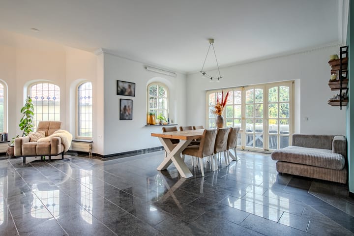 Photo 12 of Maasstraat 8