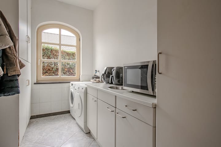 Photo 17 of Maasstraat 8