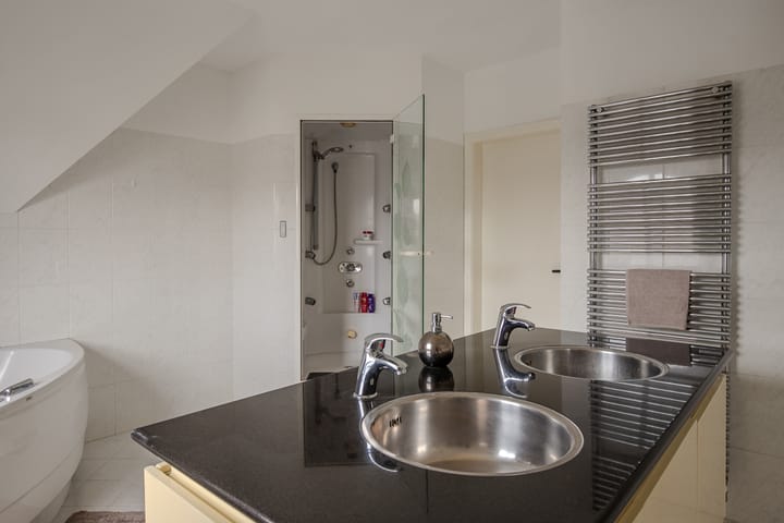 Photo 27 of Maasstraat 8