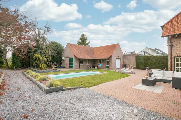 Photo 31 of Maasstraat 8